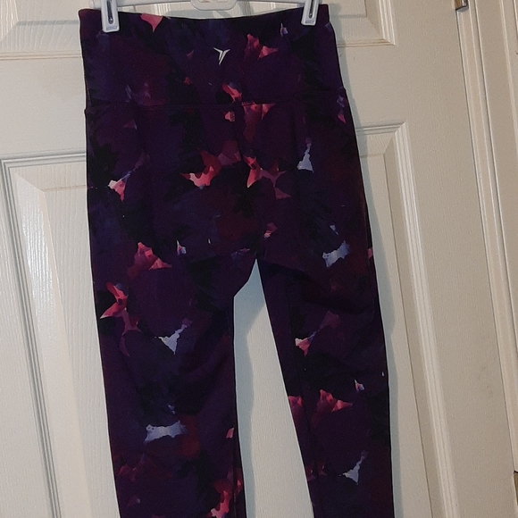 Old Navy High-Waisted Workout Leggings - Picture 3 of 3